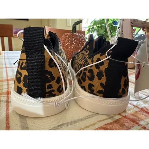 NEW Size 4 Girls Cheetah Shoes - Picture 6 of 7